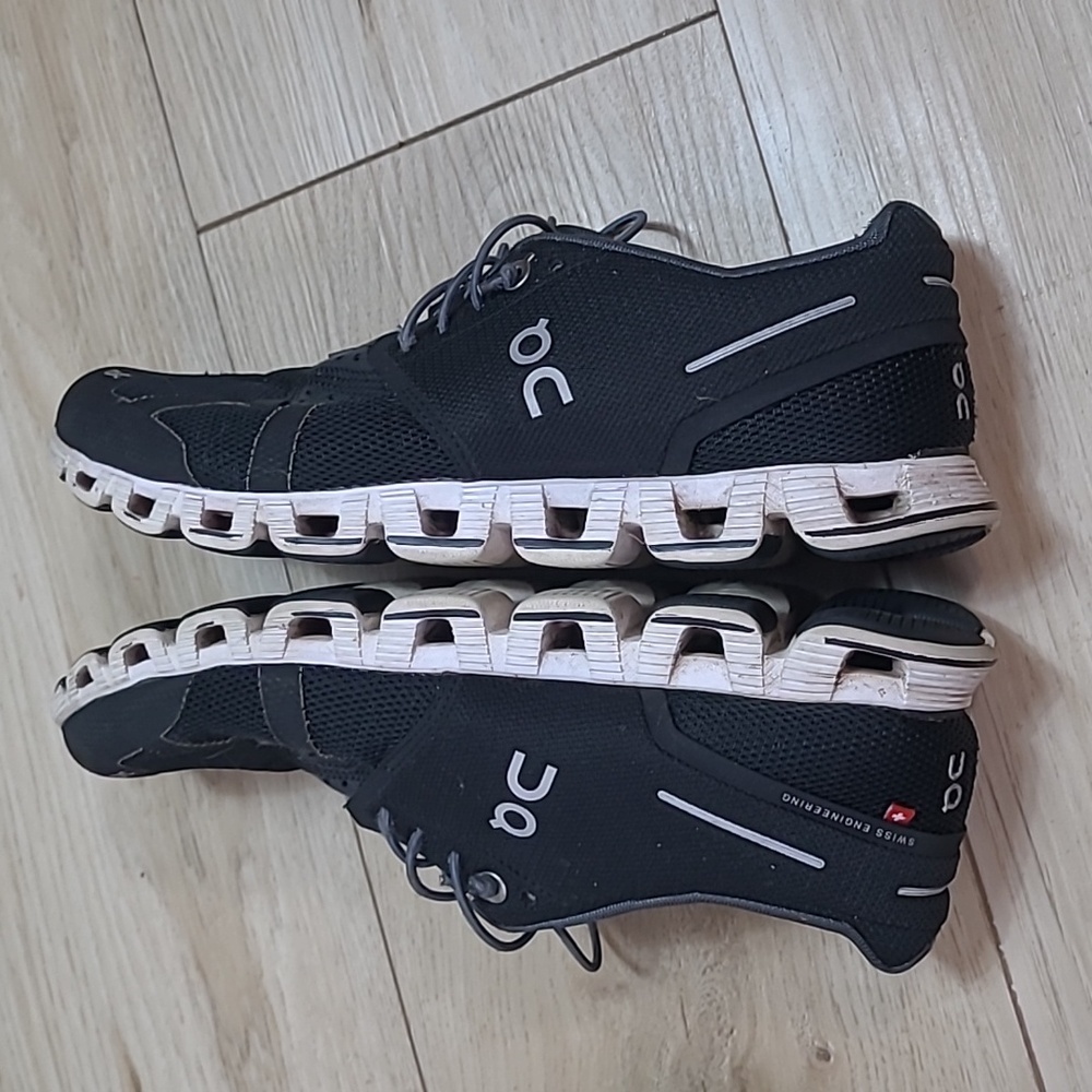 On Cloud Running Womens Black Athletic Shoes Size 8.5 - Picture 6 of 13